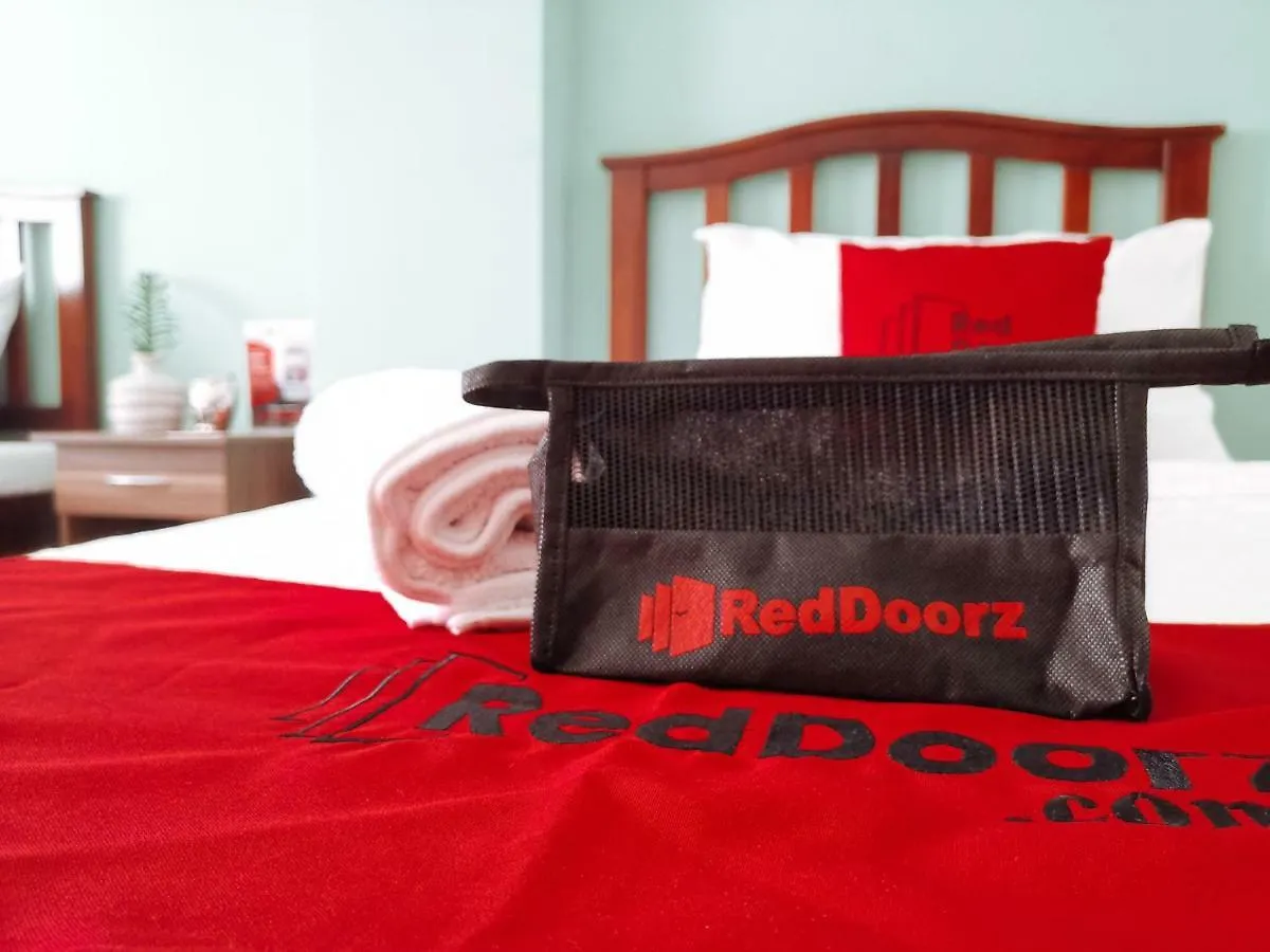 Reddoorz Plus Near Bangko Sentral Ng Pilipinas Davao 2*,