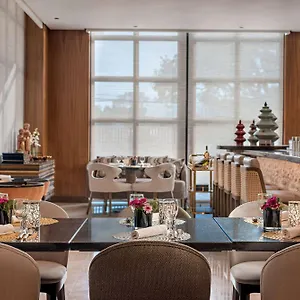 Dusit Thani Отель