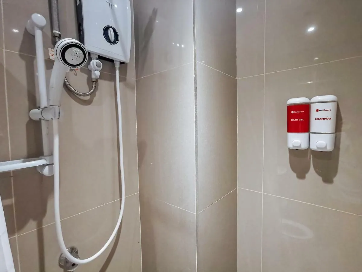 ** Hotel Reddoorz Plus Near Bangko Sentral Ng Pilipinas Davao Philippines