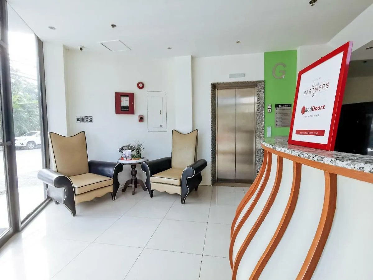 Reddoorz Plus Near Bangko Sentral Ng Pilipinas Davao Hotel